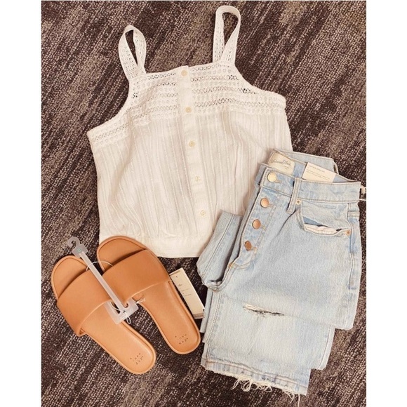 Women's High-Rise Vintage Straight Jeans -
Universal Thread™ Light Blue new - Picture 5 of 12